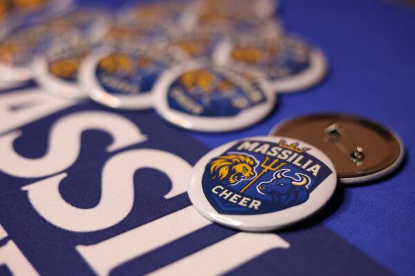 Pins métal Massilia Cheer – Logo officiel (5,8 cm) – Image 2
