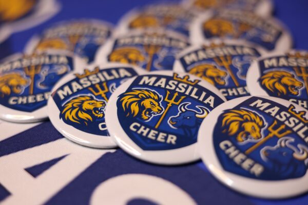 Pins métal Massilia Cheer – Logo officiel (5,8 cm) – Image 3